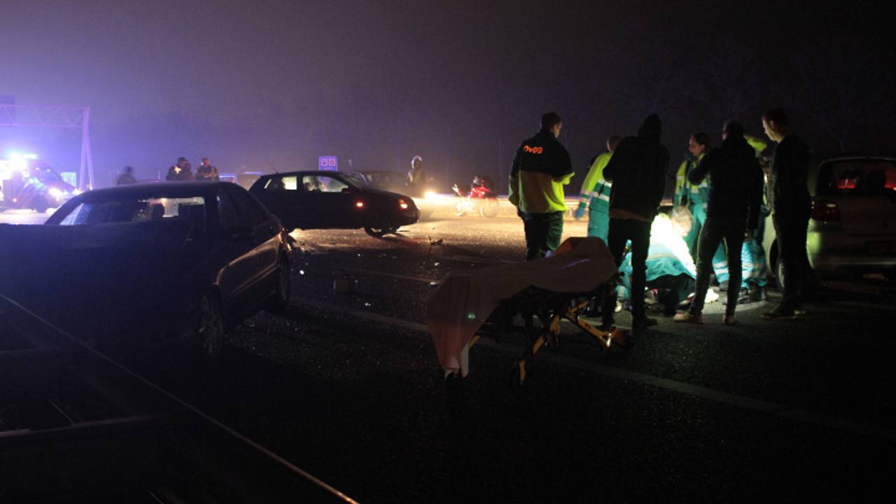 Spookrijdster botst frontaal op tegenligger op A58 bij Zegge: vrouw zwaargewond naar ziekenhuis