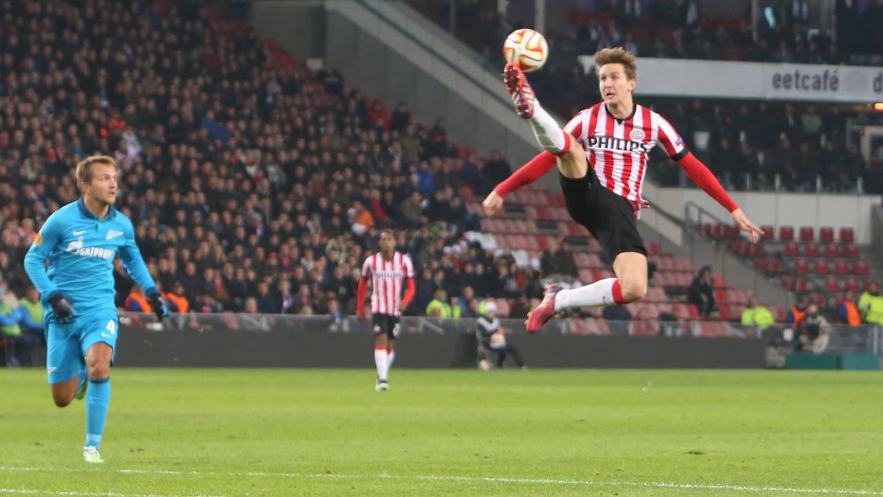 PSV'er Luuk de Jong in thuiswedstrijd tegen Zenit (foto: Martijn de Bie)