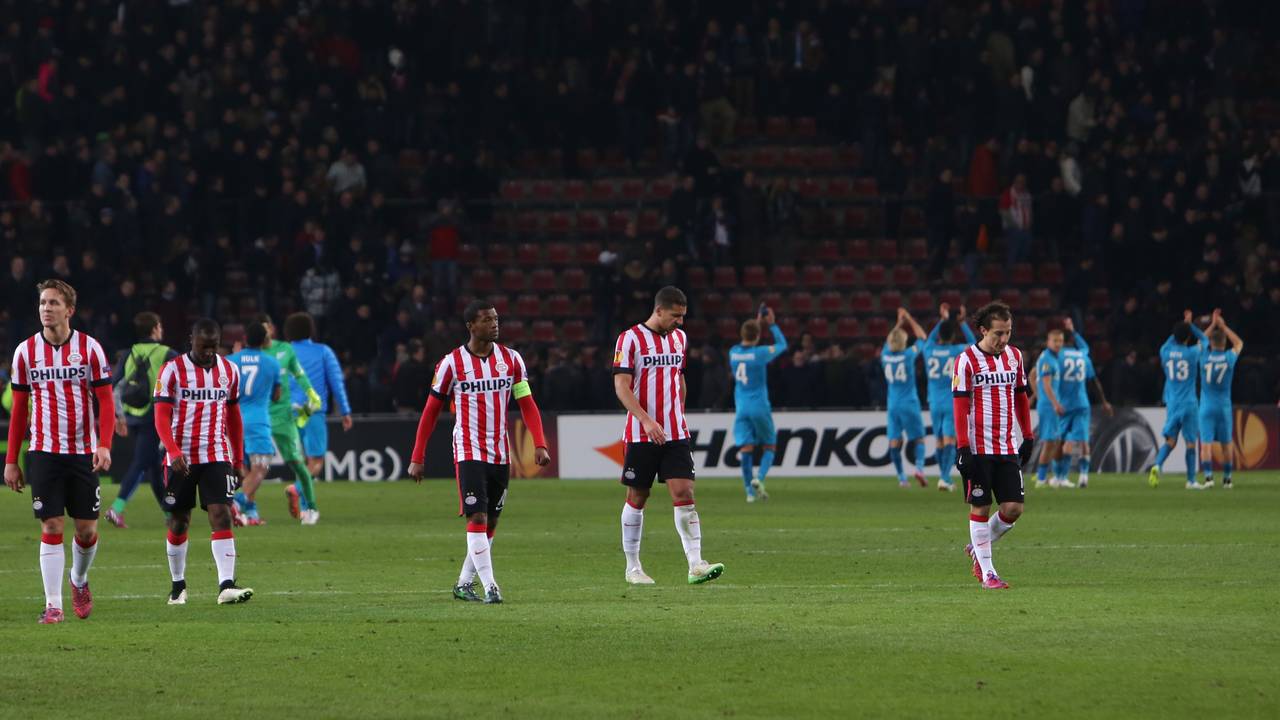 Teleurgestelde PSV'ers na het verlies tegen Zenit (Foto: Martijn de Bie)