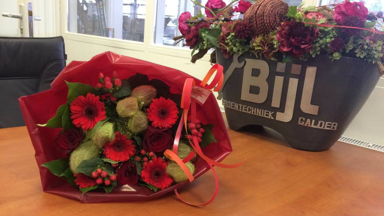 Het bosje bloemen dat de Tilburgers aan Bijl Groentechniek aanboden (foto: Bijl Groentechniek)
