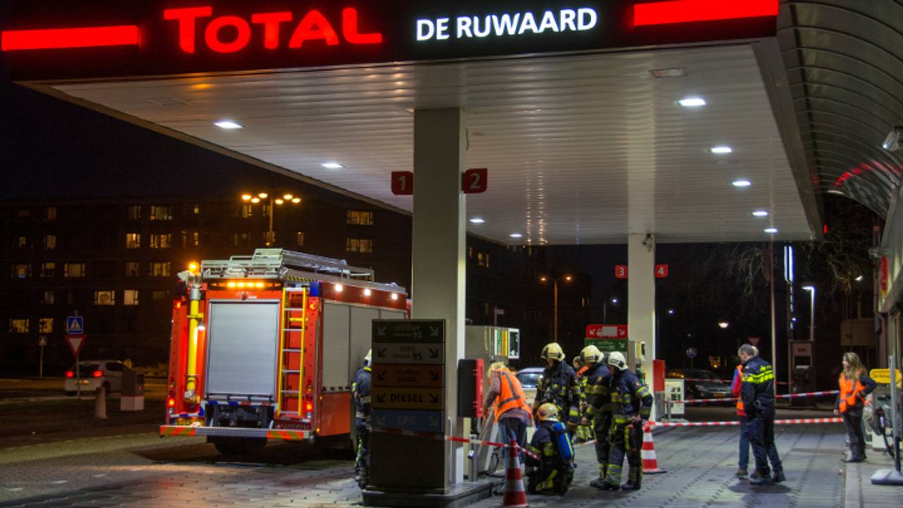 Tankstation afgezet (foto: AS Media)