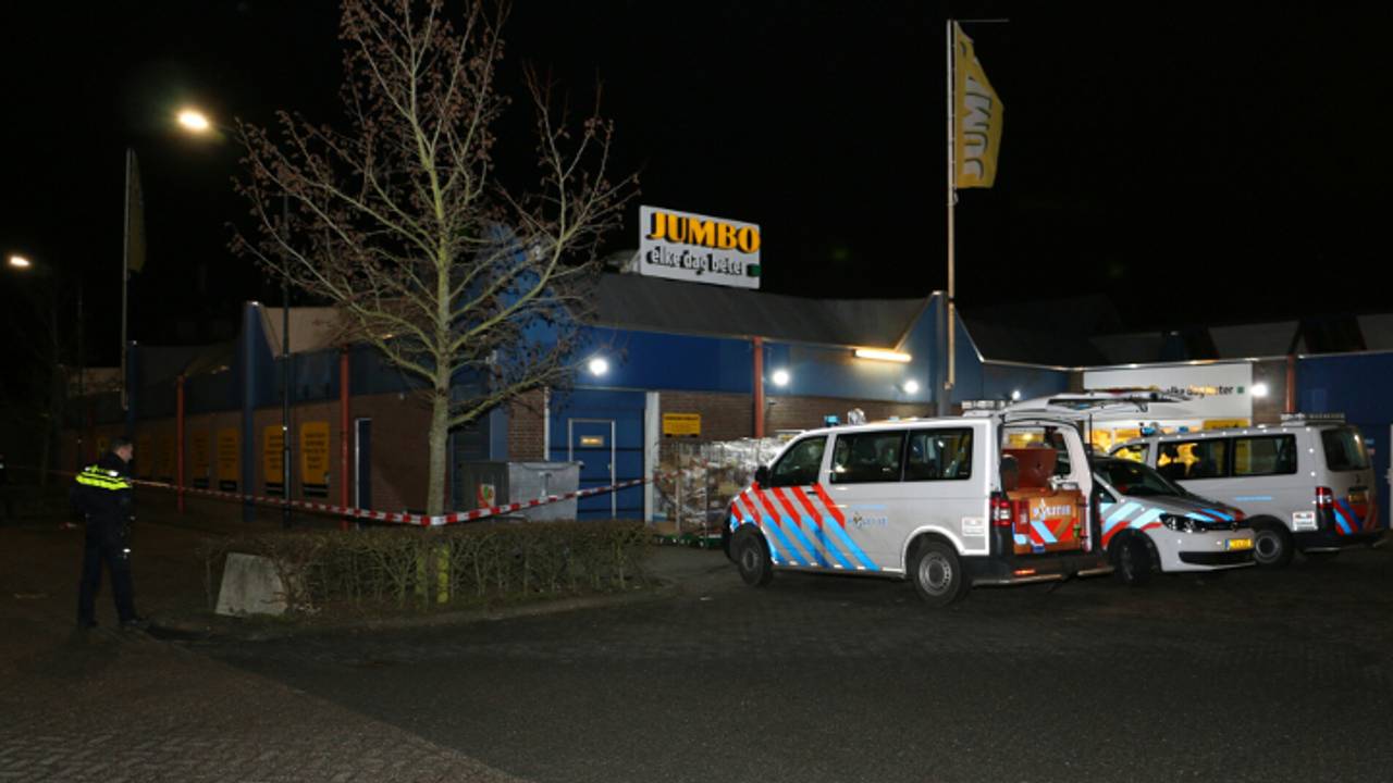 De politie kamde na de overval de omgeving uit. Archieffoto