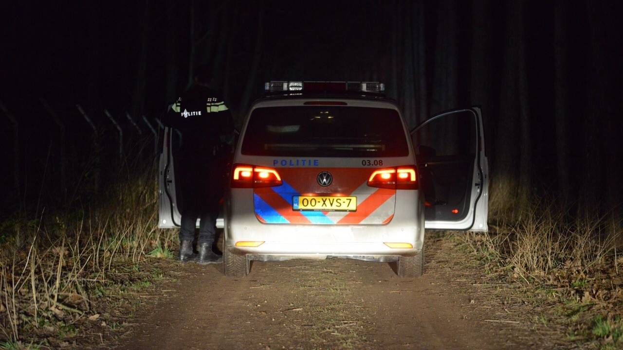 Politie doet onderzoek in de buurt (foto: SQ Vision).