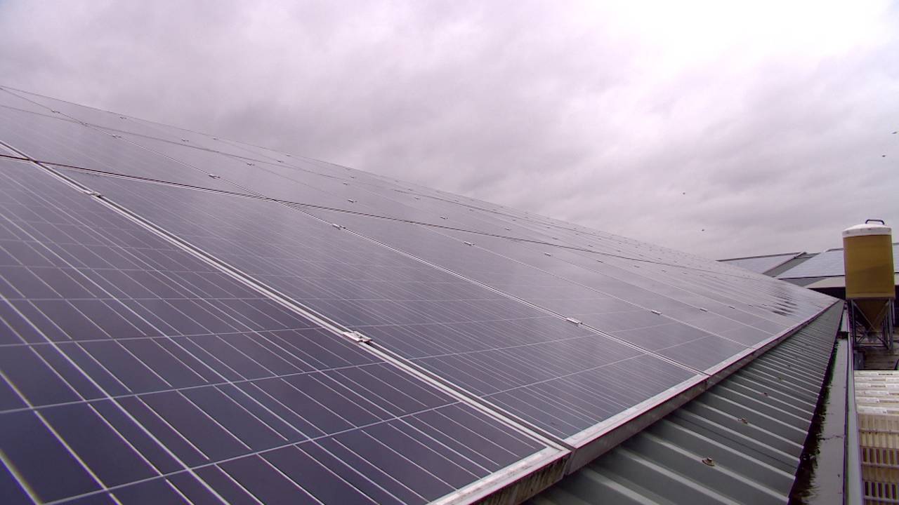 Asbestdaken maken plaats voor zonnepanelen