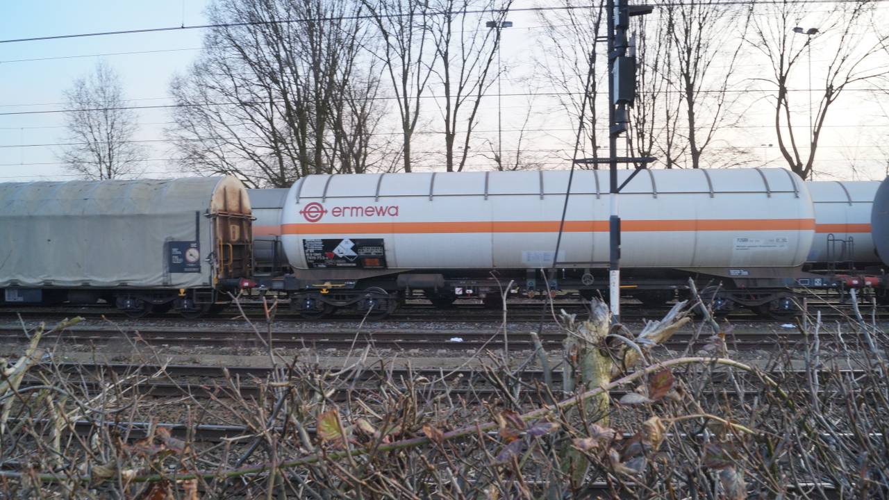 Butadieen lekt uit de goederentrein (Foto: GinoPress)