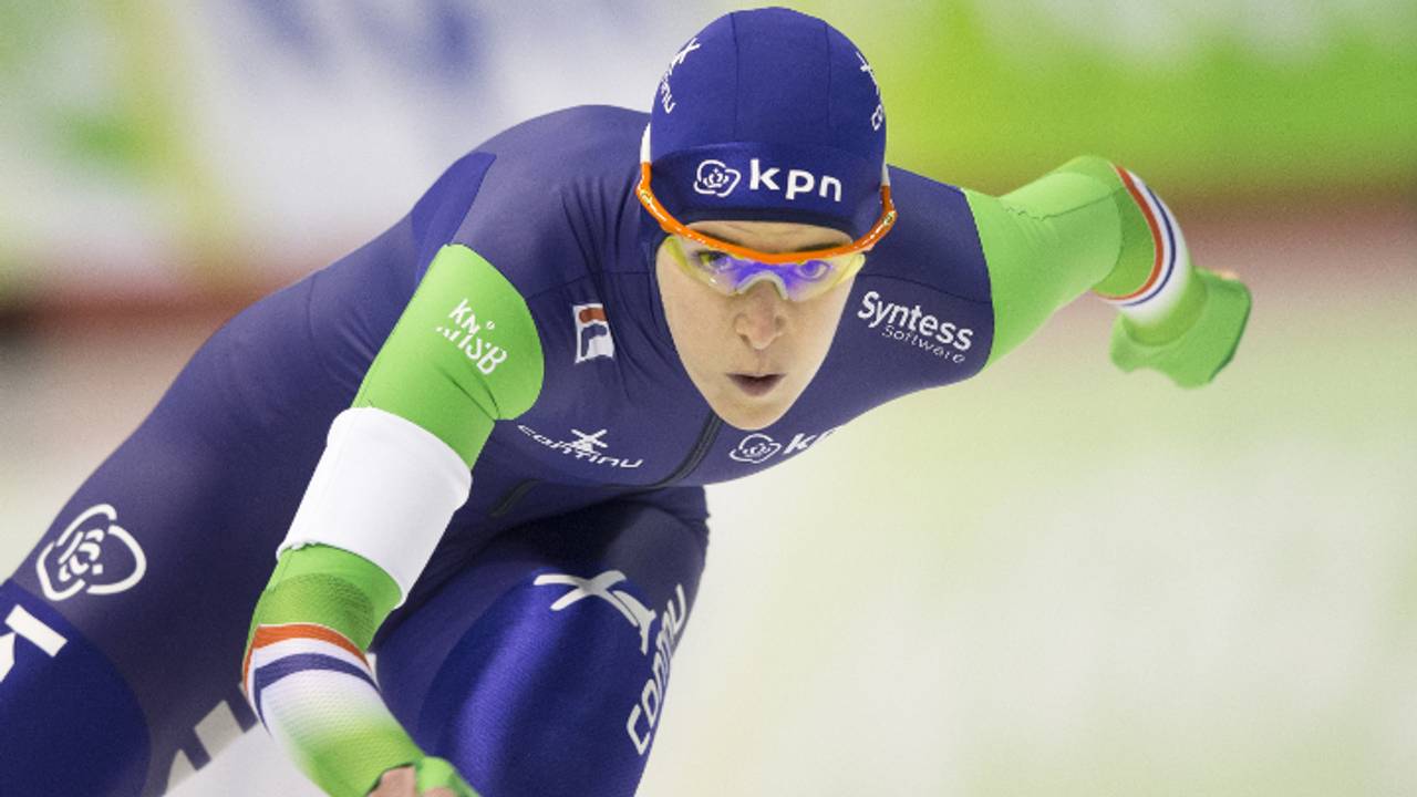 Ireen Wüst in actie op de 500 meter in Canada (foto: ANP)