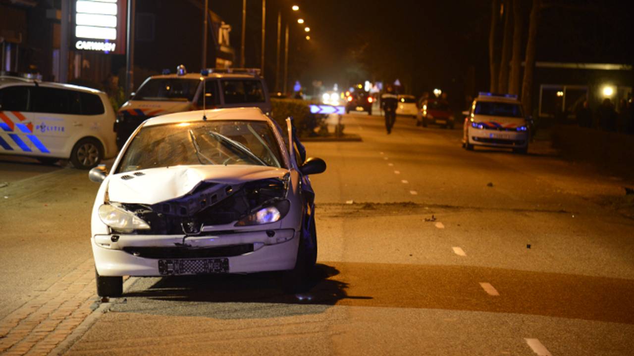 De auto raakte beschadigd. (foto: SQ Vision)