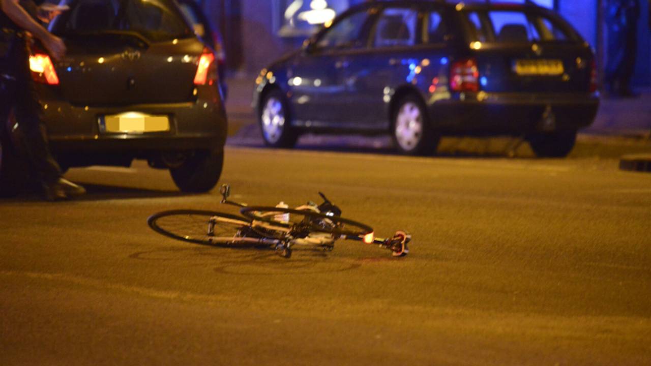 Fietser gewond (foto: Jules Vorselaars / JV Media)