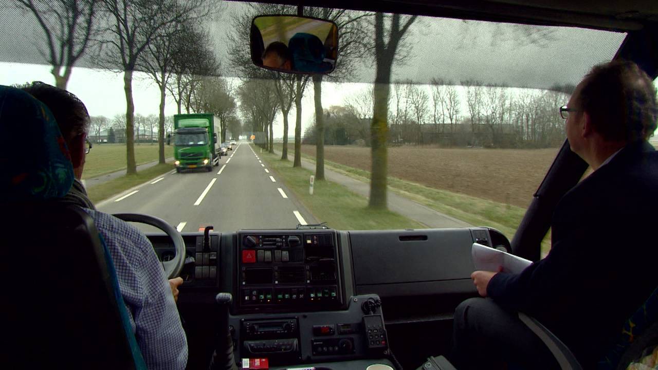 Per bus over onveilige provinciale wegen