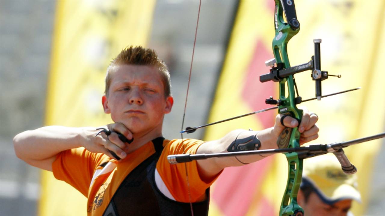 Boogschutter Sjef van den Berg staat met lege handen (Foto: ANP)