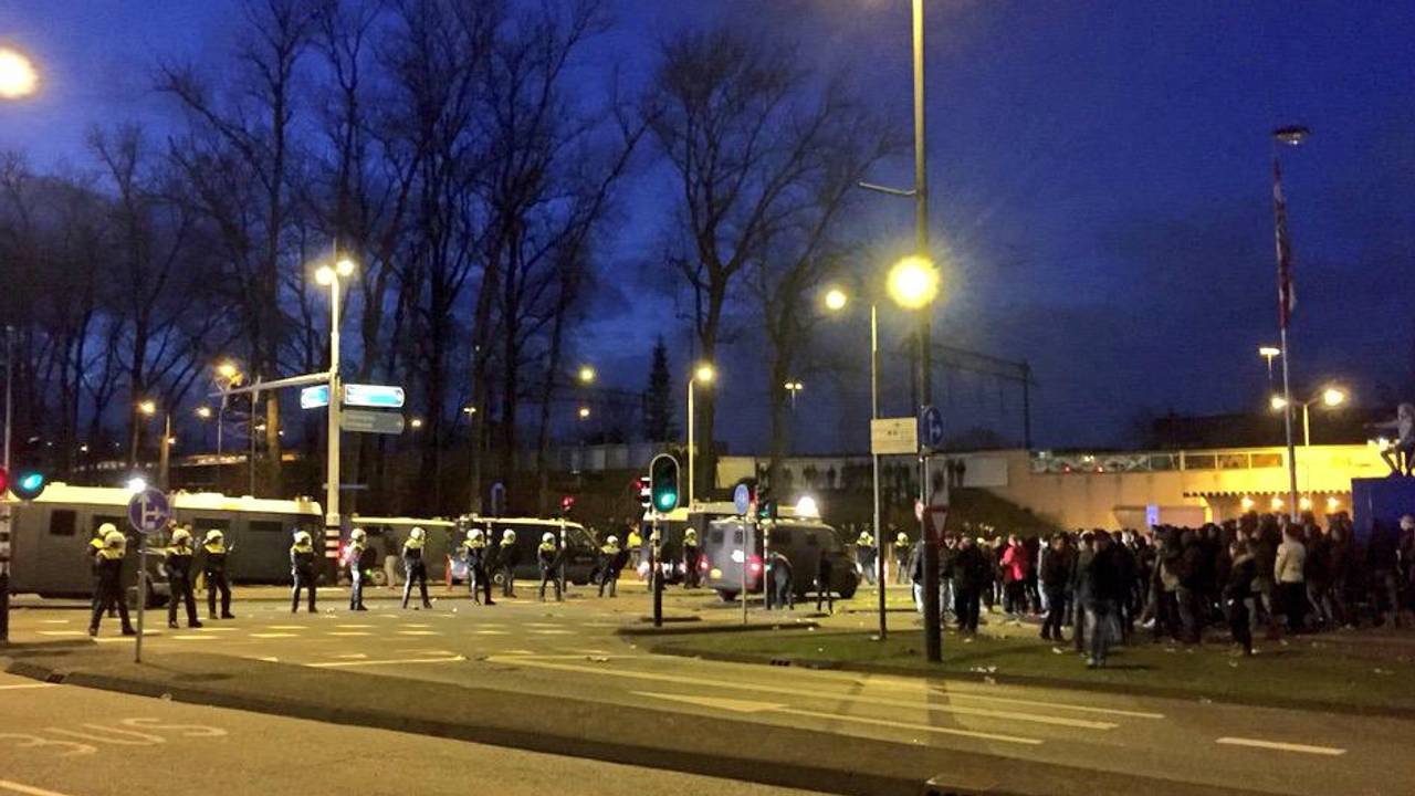 Onrustig na PSV-Ajax (Foto: Hendriks Multimedia)