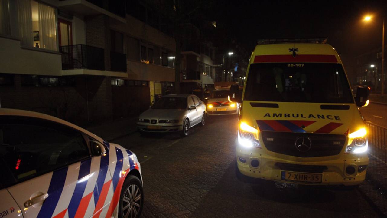 Hulpdiensten ter plekke bij steekpartij in Roosendaal (foto: Christian Traets / SQ Vision)