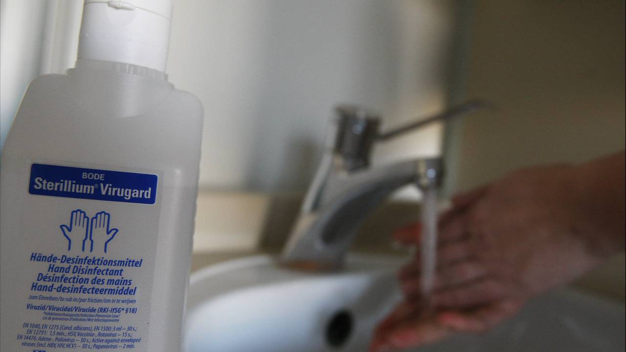 Handen wassen het parool in Breda (foto: archief).