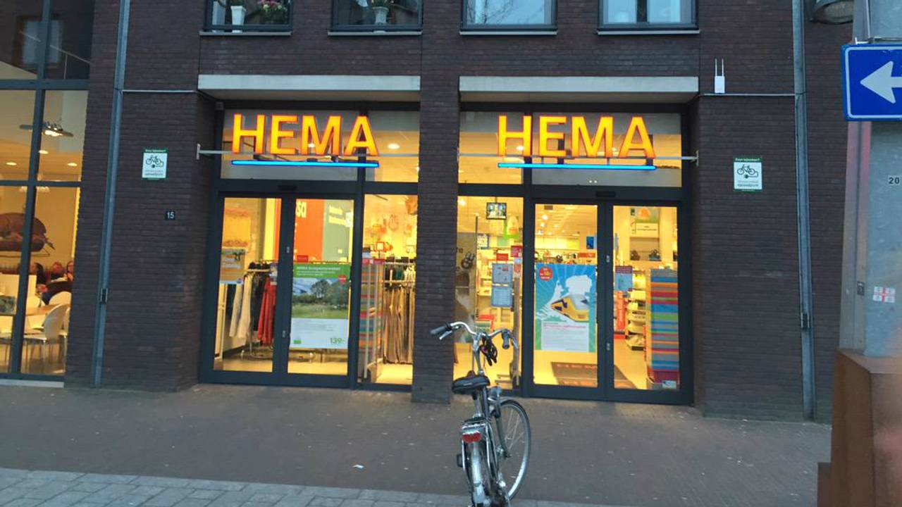 Bij de HEMA kwamen collega's van Iris bijeen