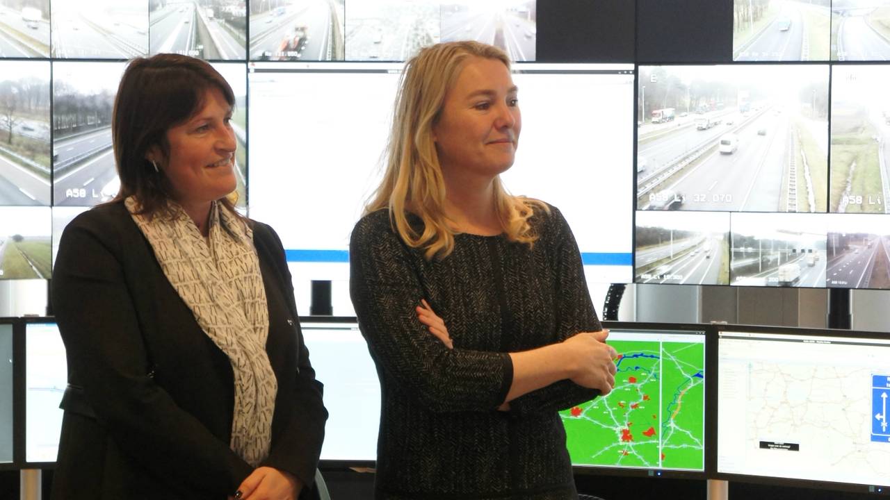 Minister Schultz van Haegen (rechts) en haar Belgische collega. (Foto: Rijkswaterstaat)