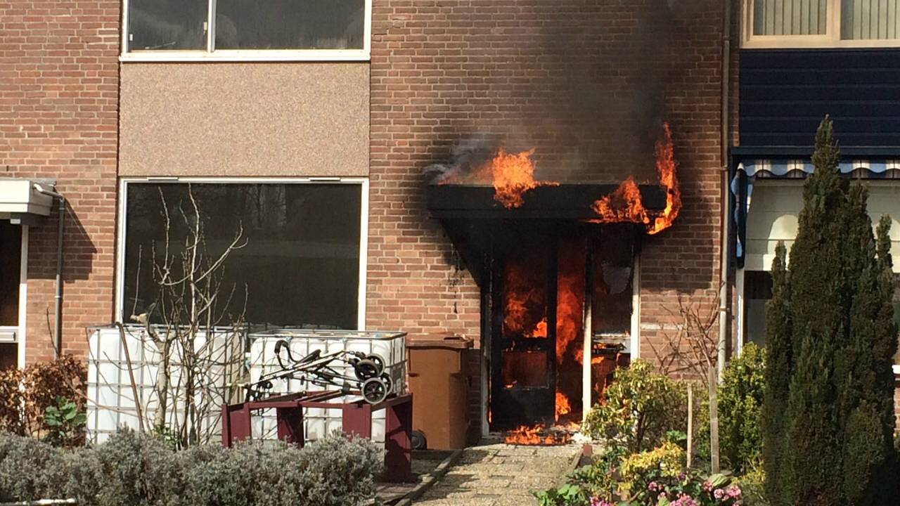 Brand in woning aan Tongerenstraat in Breda. (foto: Rob de Haas/Mainstay Media Breda)