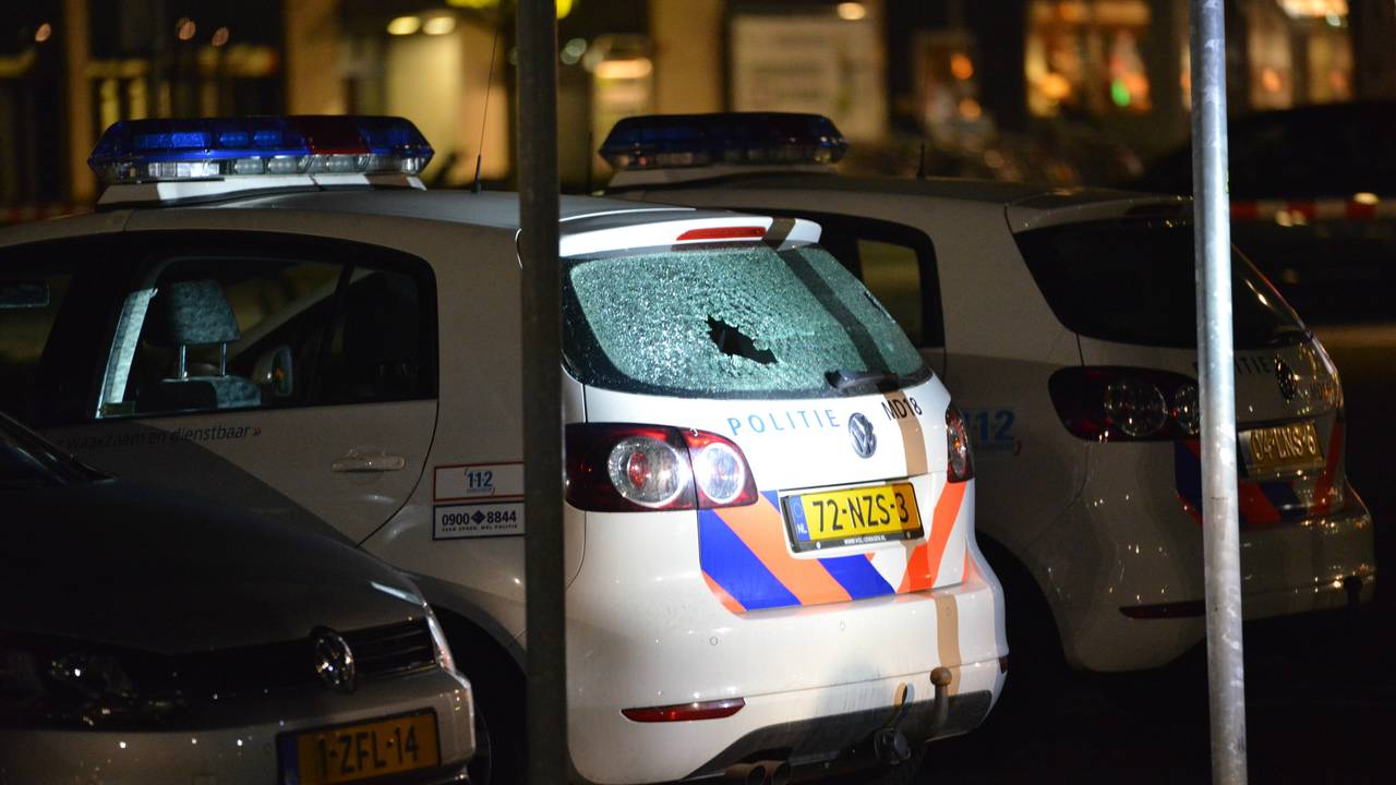 Een autoruit aan diggelen geschoten (foto: Perry Roovers)