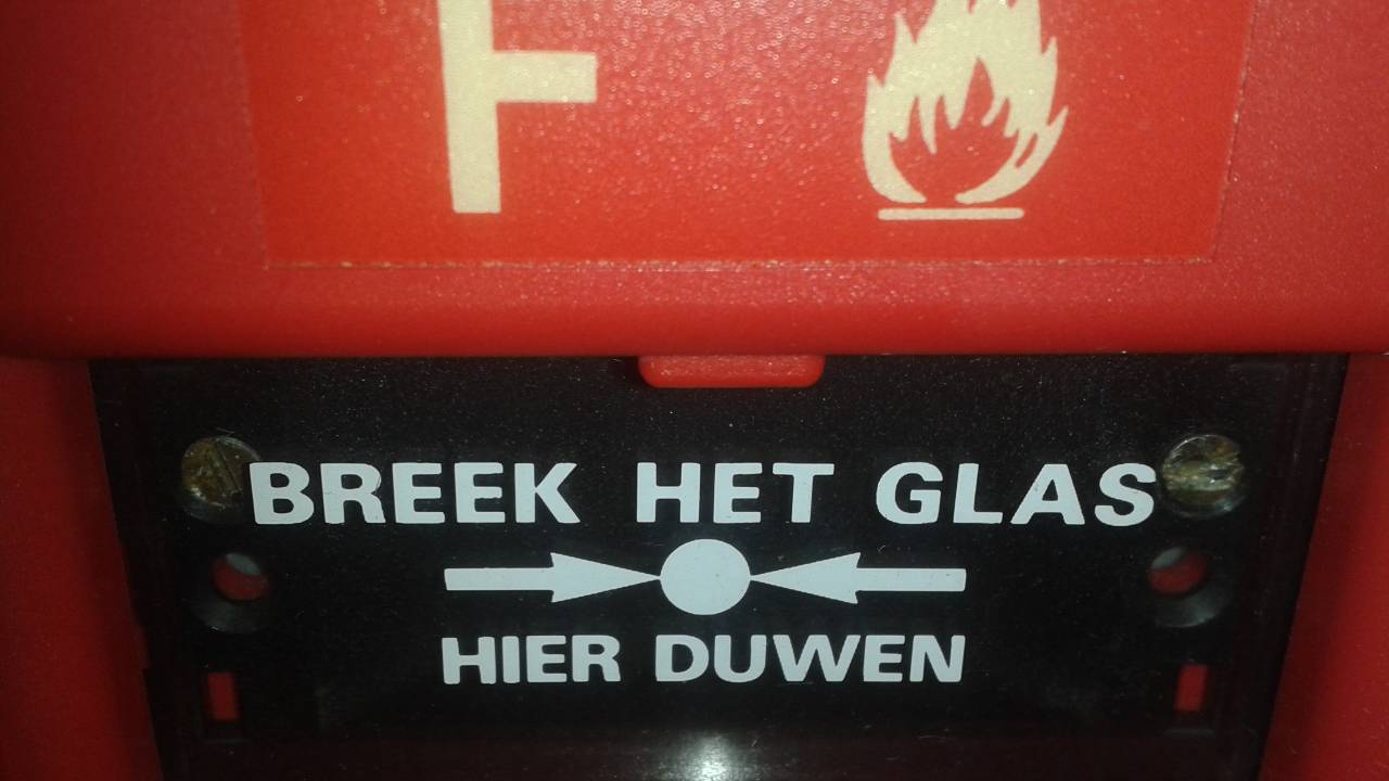 De brandmelders van het station worden getest