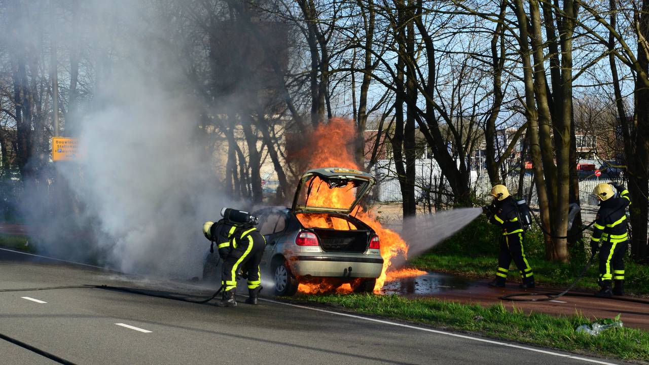 Brandweerlieden hadden hun handen vol. Foto Rob de Haas/Mainstay Media