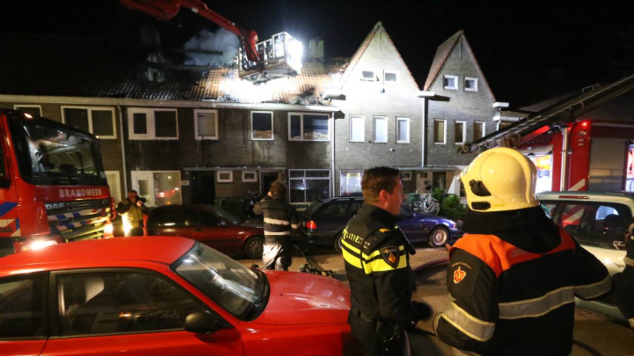 De brand brak rond vier uur 's nachts uit. (Foto: Gabor Heeres/SQ Vision).
