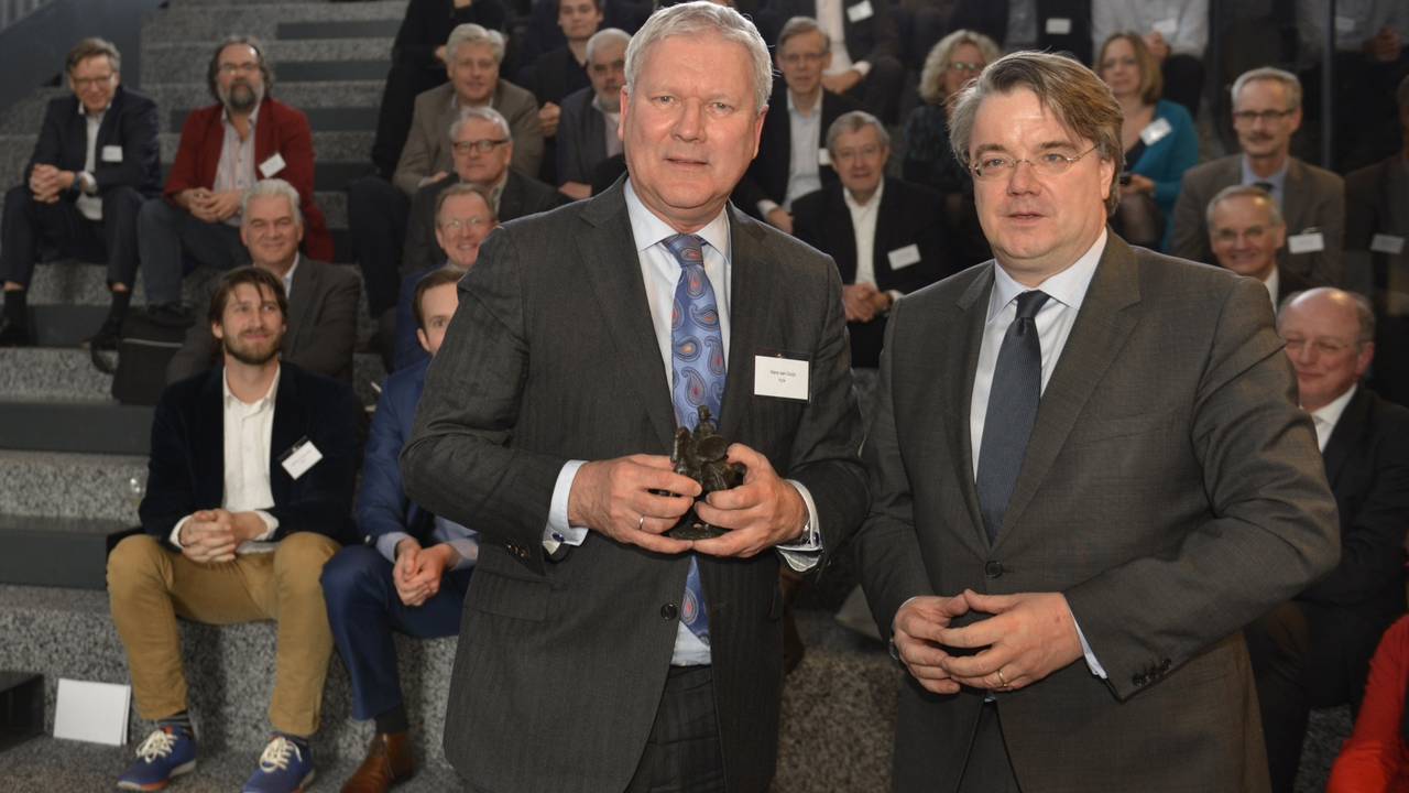 Van Duijn krijgt Hertog Jan van Wim van de Donk