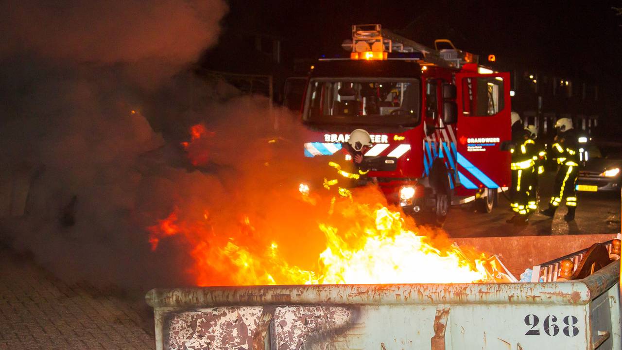 Felle containerbrand in Oosterhout (foto: Marcel van Dorst/SQ Vision)