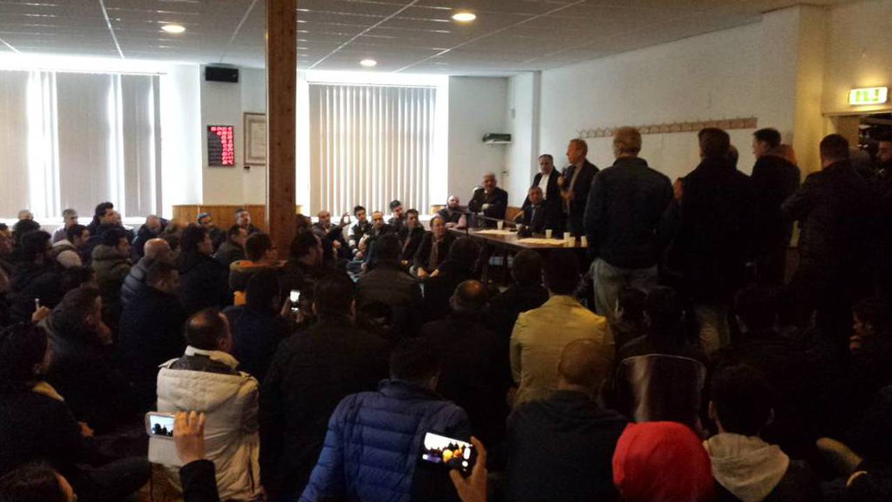 Boelhouwer biedt ook zijn excuses aan in Turkse moskee Rijen