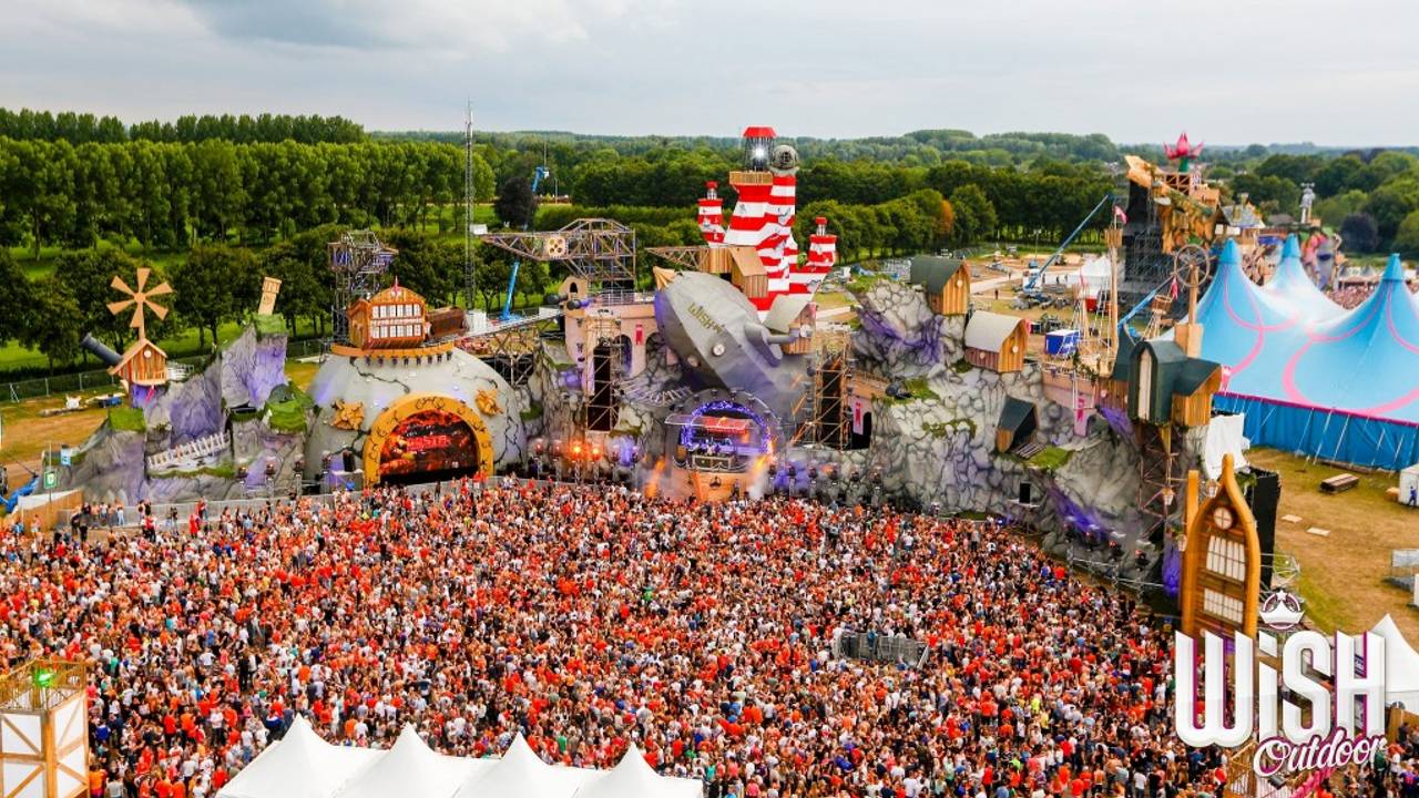 De politie staakt twee uur tijdens WiSH Outdoor (Foto: StageKings)