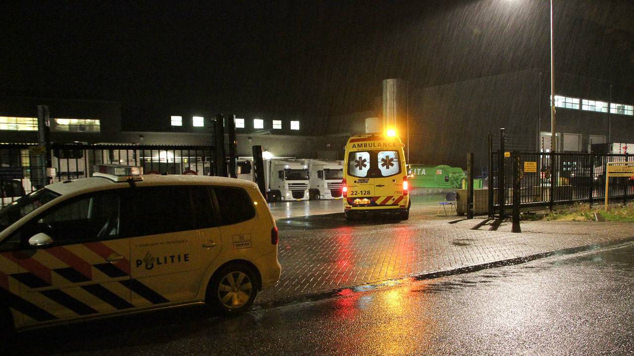 Chauffeur klem tussen zijn wagens (foto: Harrie Grijseels/SQ Vision)