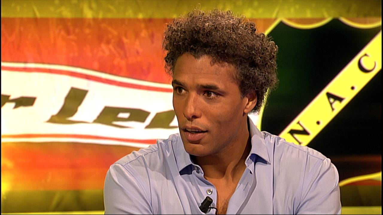 Pierre van Hooijdonk ziet het somber in voor NAC
