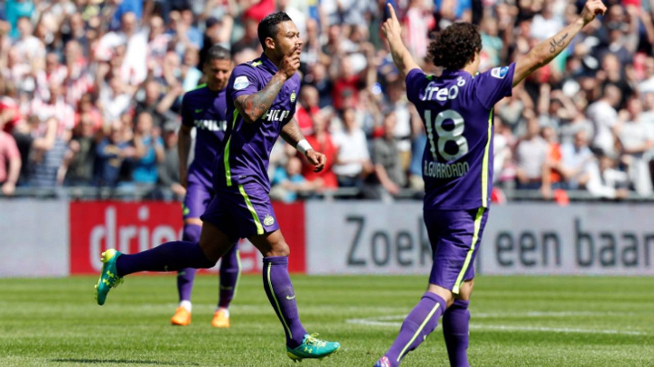 PSV'ers vieren feestje na overwinning op Heracles Almelo (foto: VI Images)