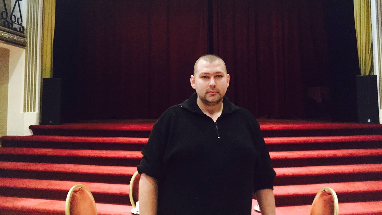 Jan-Paul Beukering in zijn theater in Grave (foto: René van Hoof)