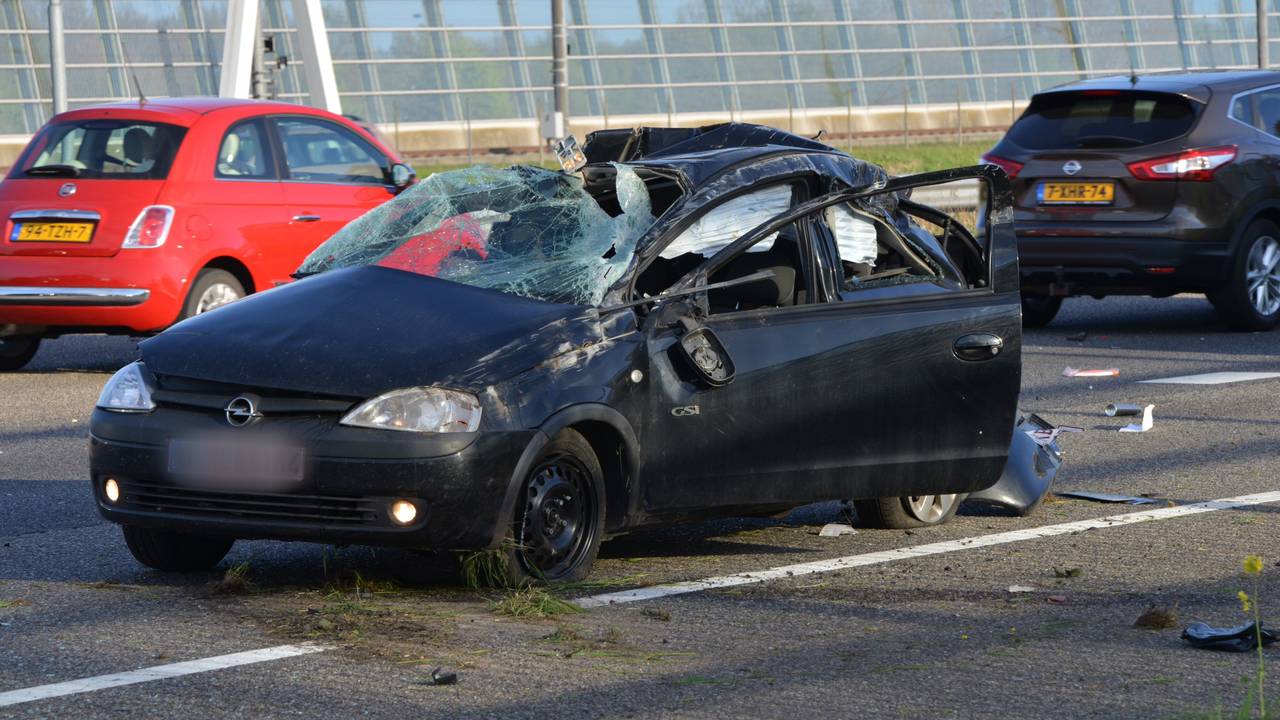 De auto na de crash. (Foto: Perry Roovers/SQ Vision)