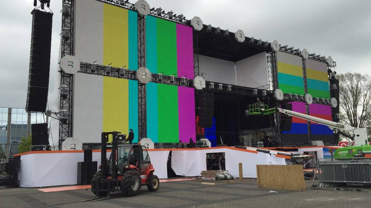 Het podium van 538 Koningsdag is nog niet helemaal klaar