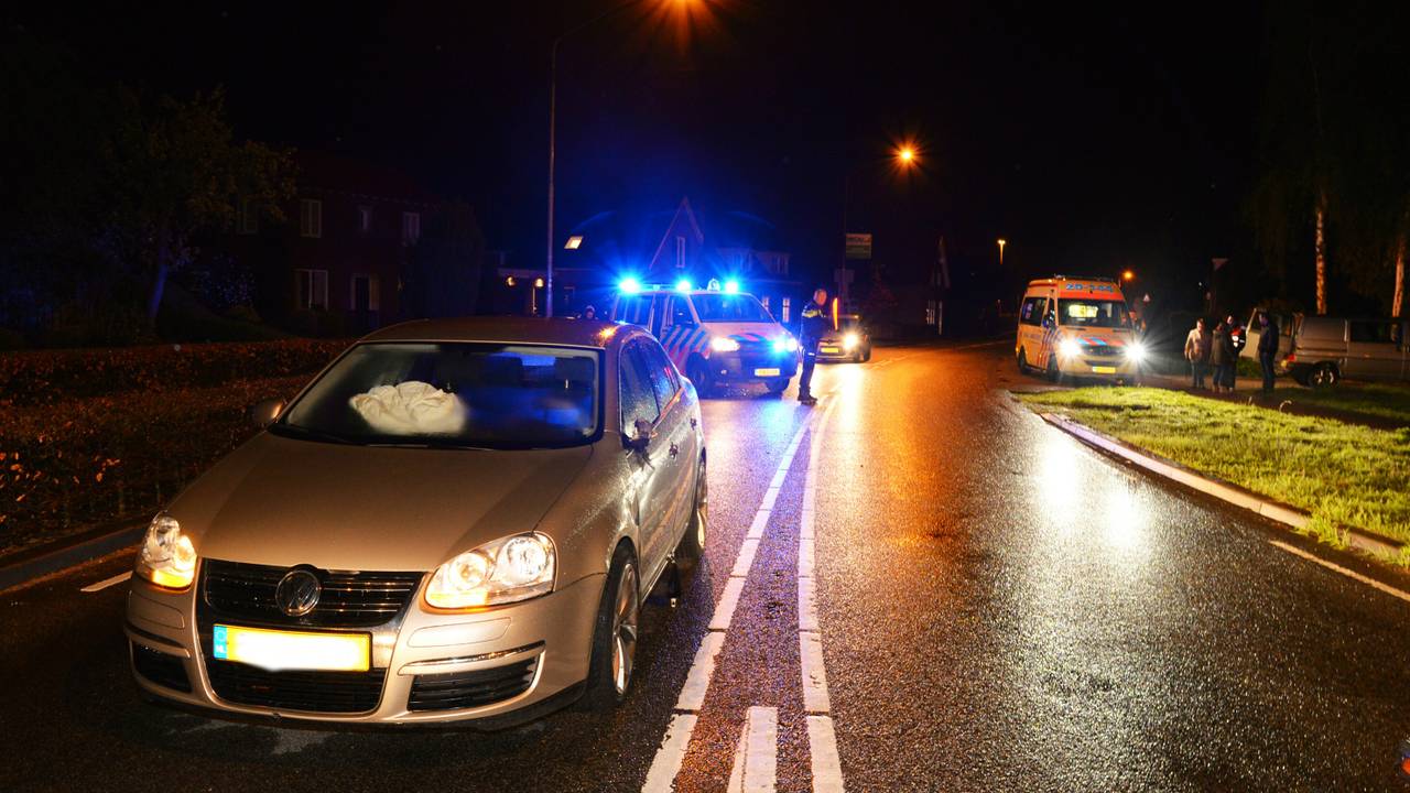 Man (74) rijdt door na botsing (foto: Toby de Kort/De Kort Media)