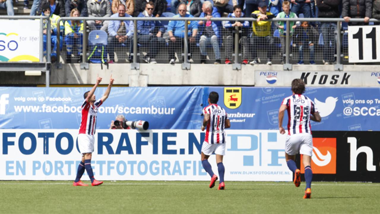 Ben Sahar viert doelpunt