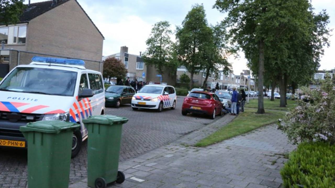 De politie onderzoekt de schietpartij (foto: Erik Haverhals / FPMB)