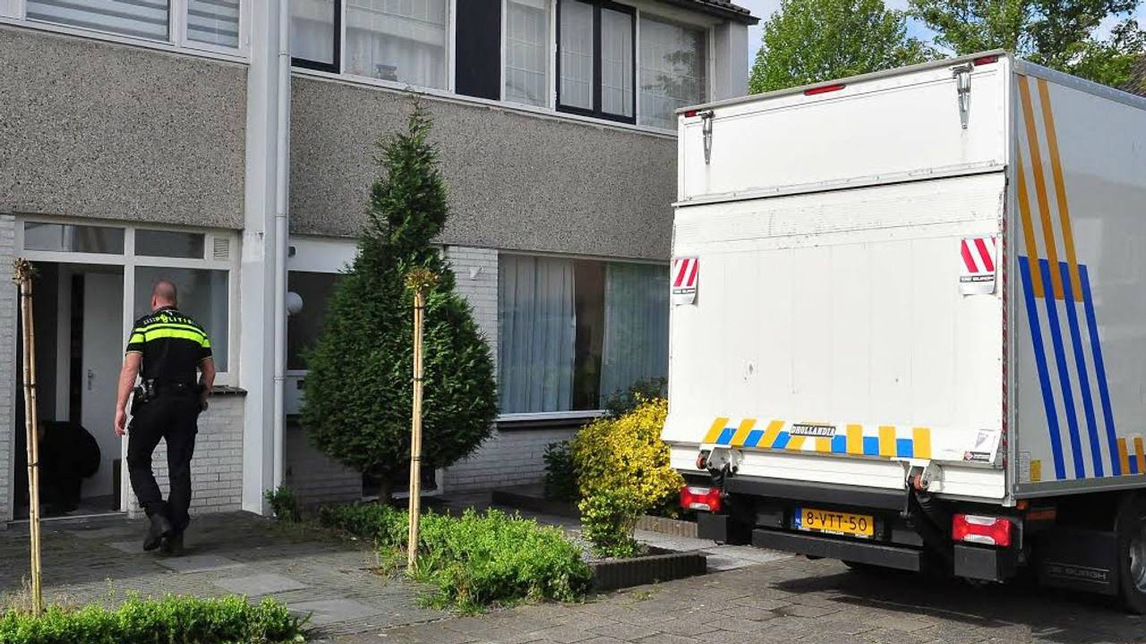 Hennepkwekerij opgerold in Waalwijk. (foto: FPMB/Marvin Doreleijers)