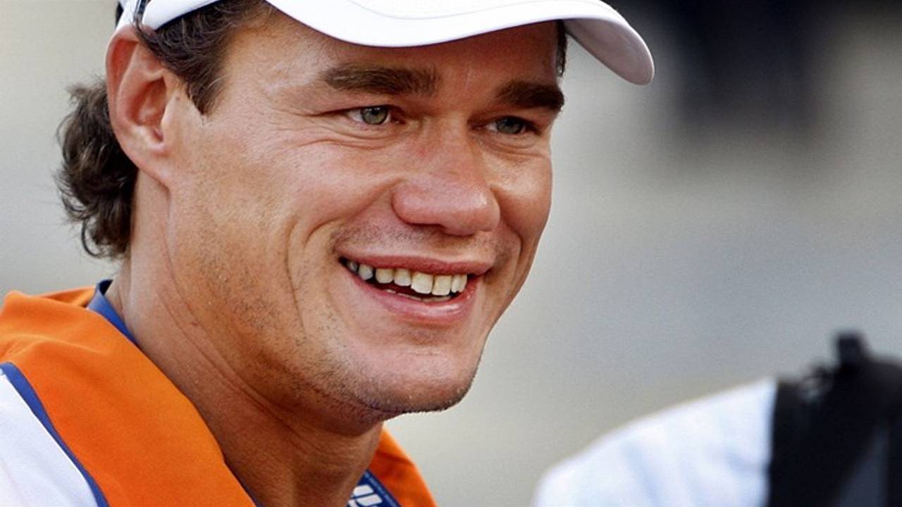 Jacco Verhaeren gaat door als coach in Australië (foto: ANP)