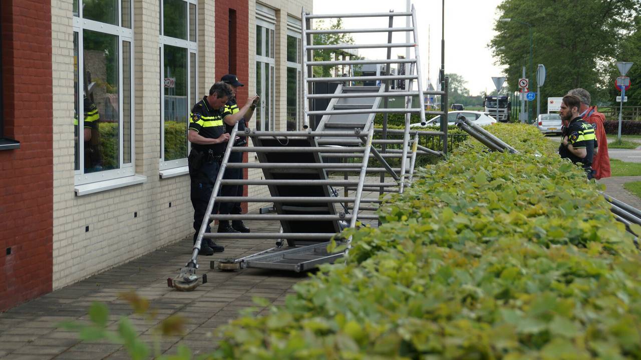 De steiger was ingestort. (foto: Martijn van Bijnen/FPMB)