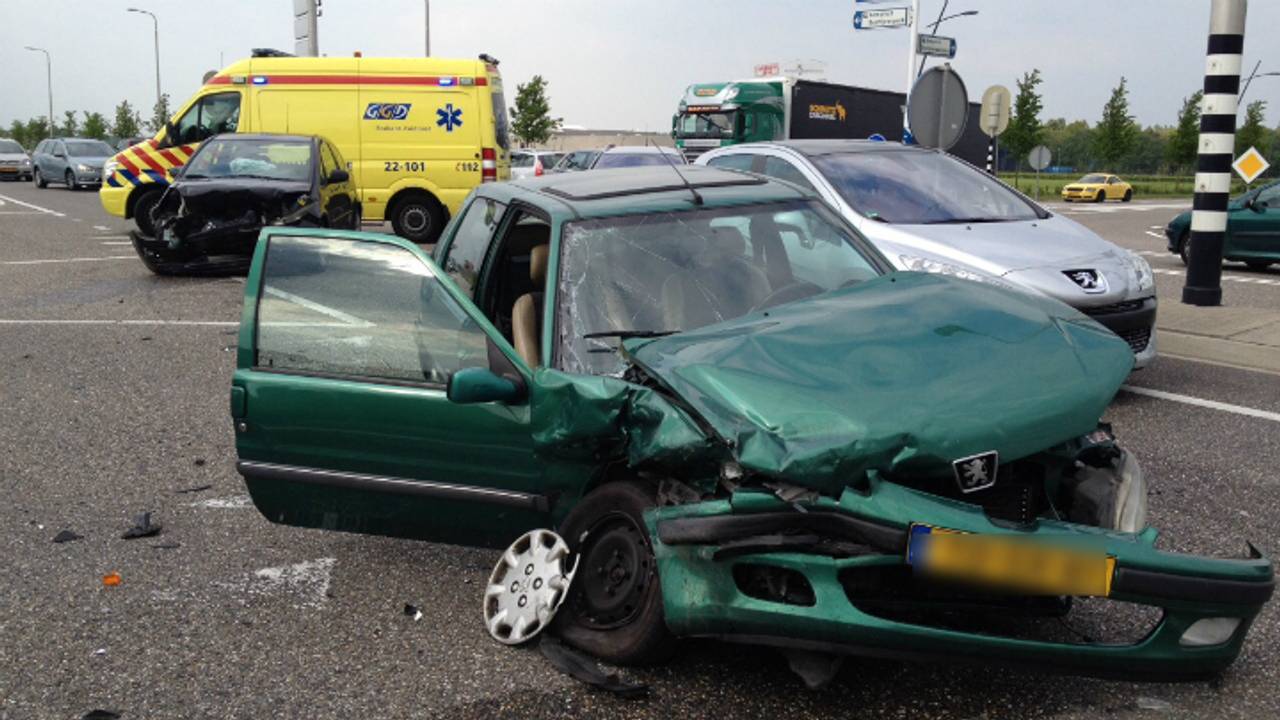 Van de auto is niet veel over. (foto: SQ Vision Mediaprodukties).