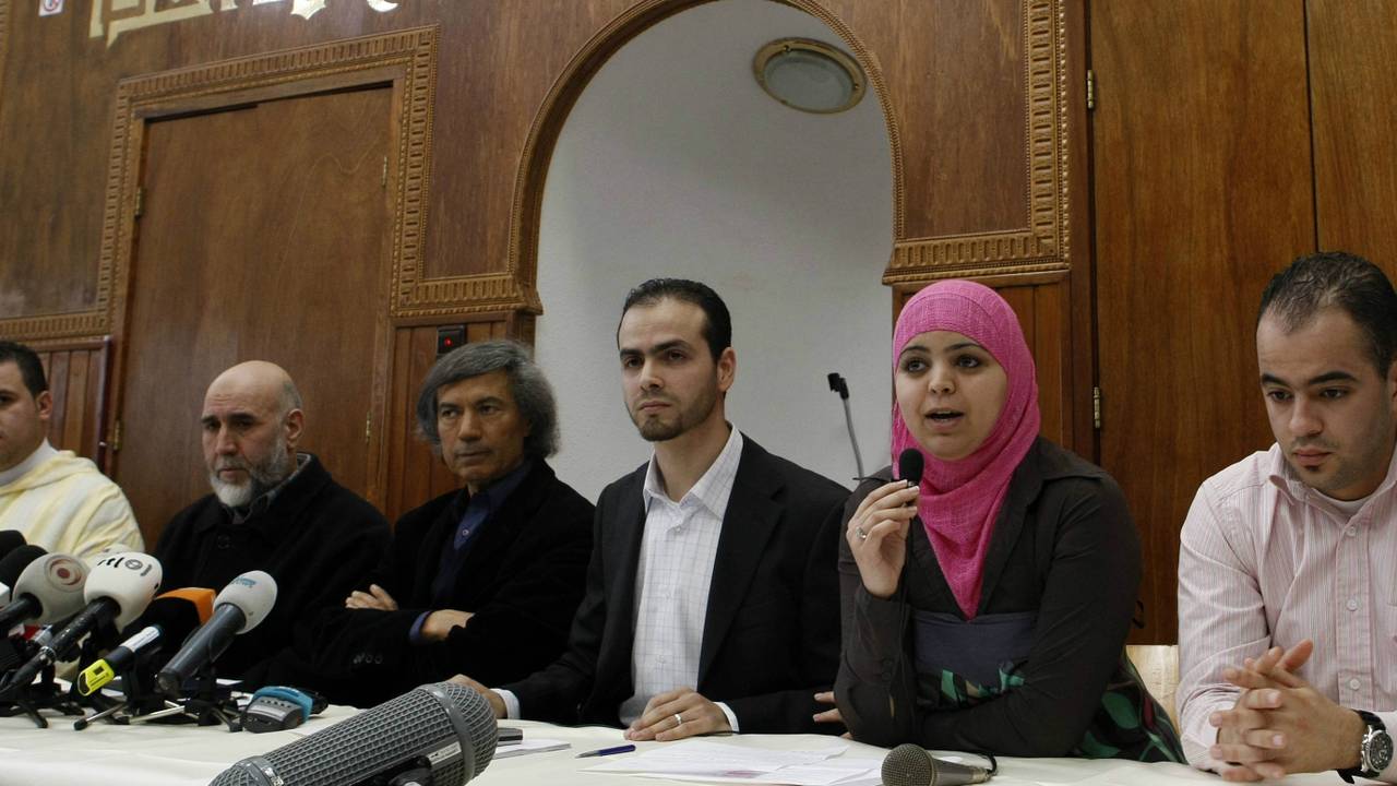 Aissa Zanzen (midden) met SMN-leden (archieffoto: ANP)