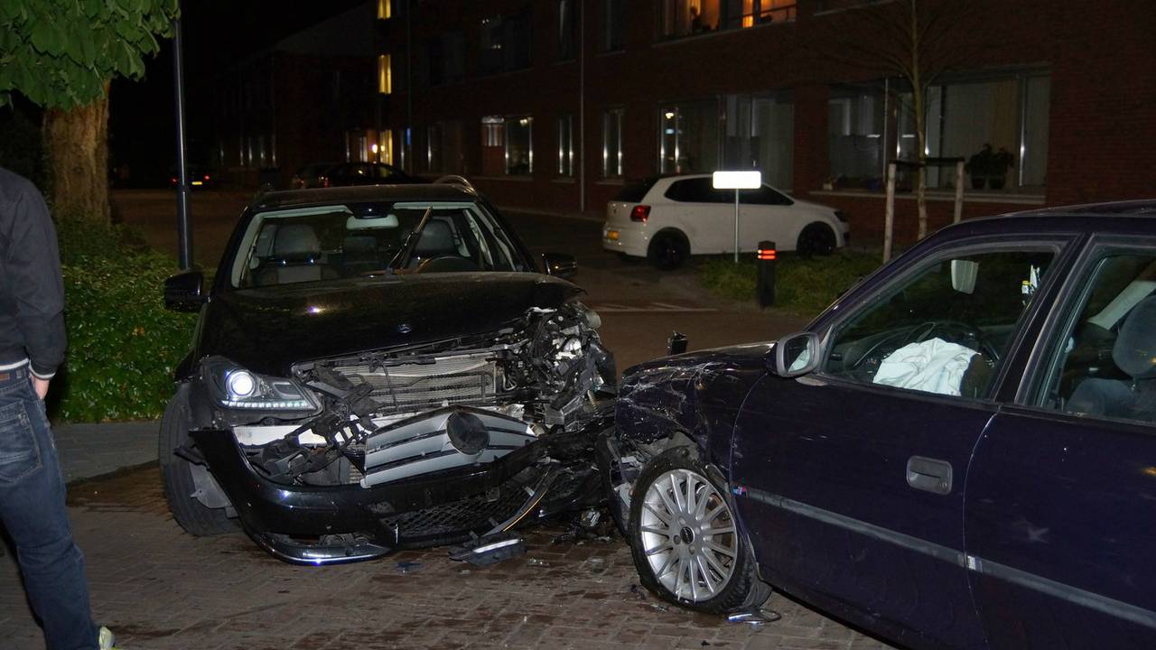 Gewonde door botsing in Waspik (foto: Martijn van Bijnen/FPMB)