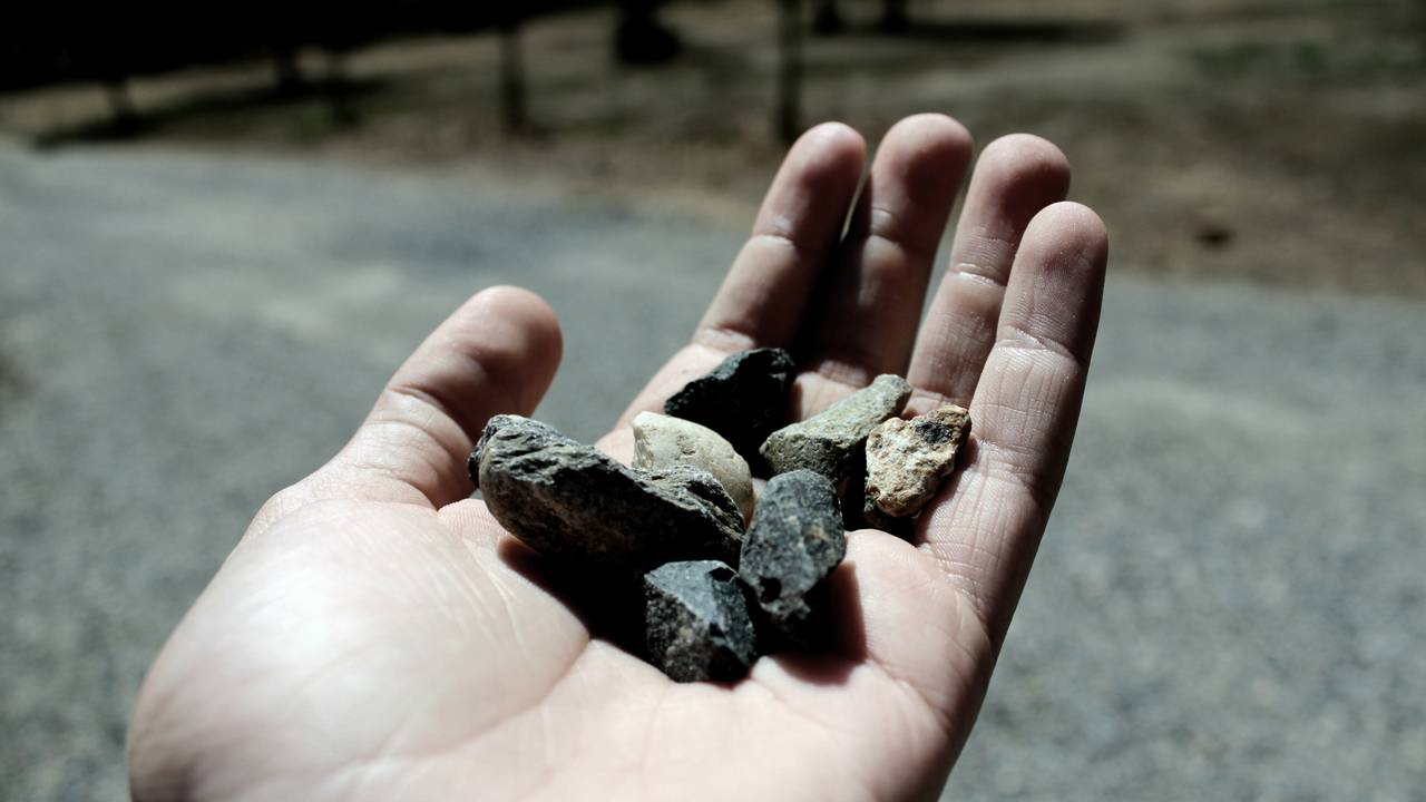 Jongeren gooien steen naar vrouw (archieffoto: Flickr/Rocky Lubbers)