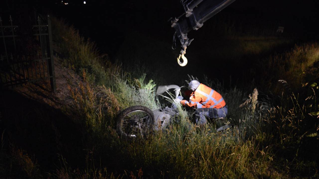 Motor in de sloot (foto: Marco Verhage / SQ Vision)