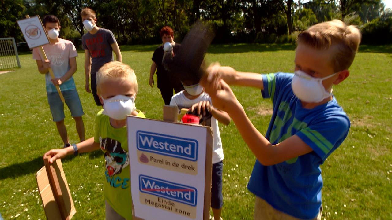 Kinderen demonstreerden ook mee.