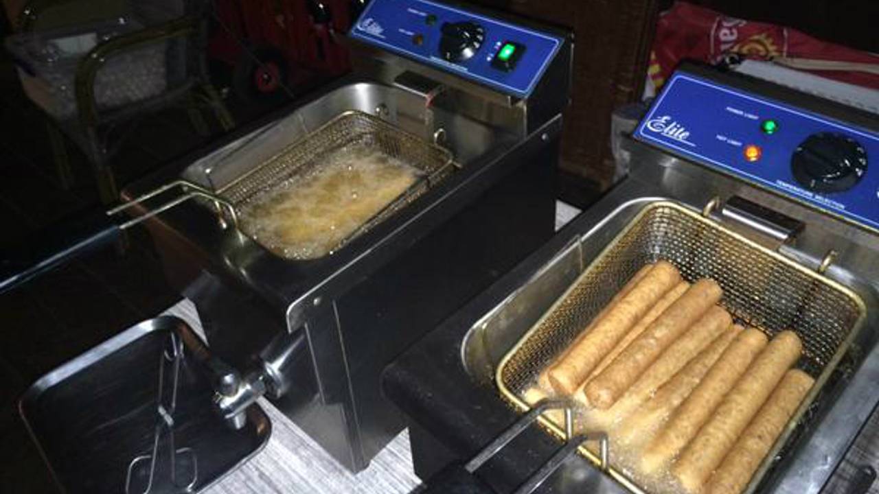 De winnaar wist veertig frikandellen in een uur te eten.