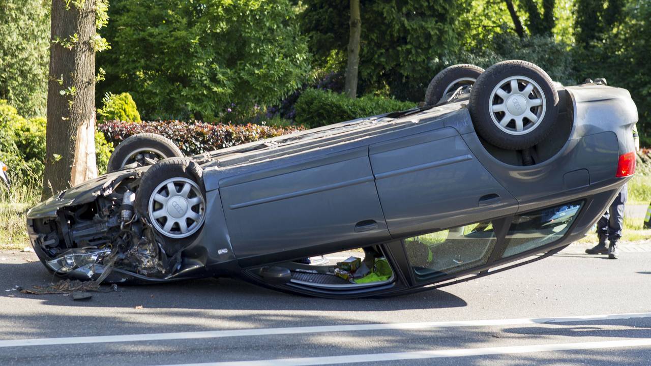 Auto op de kop (foto: Saskia Kusters)