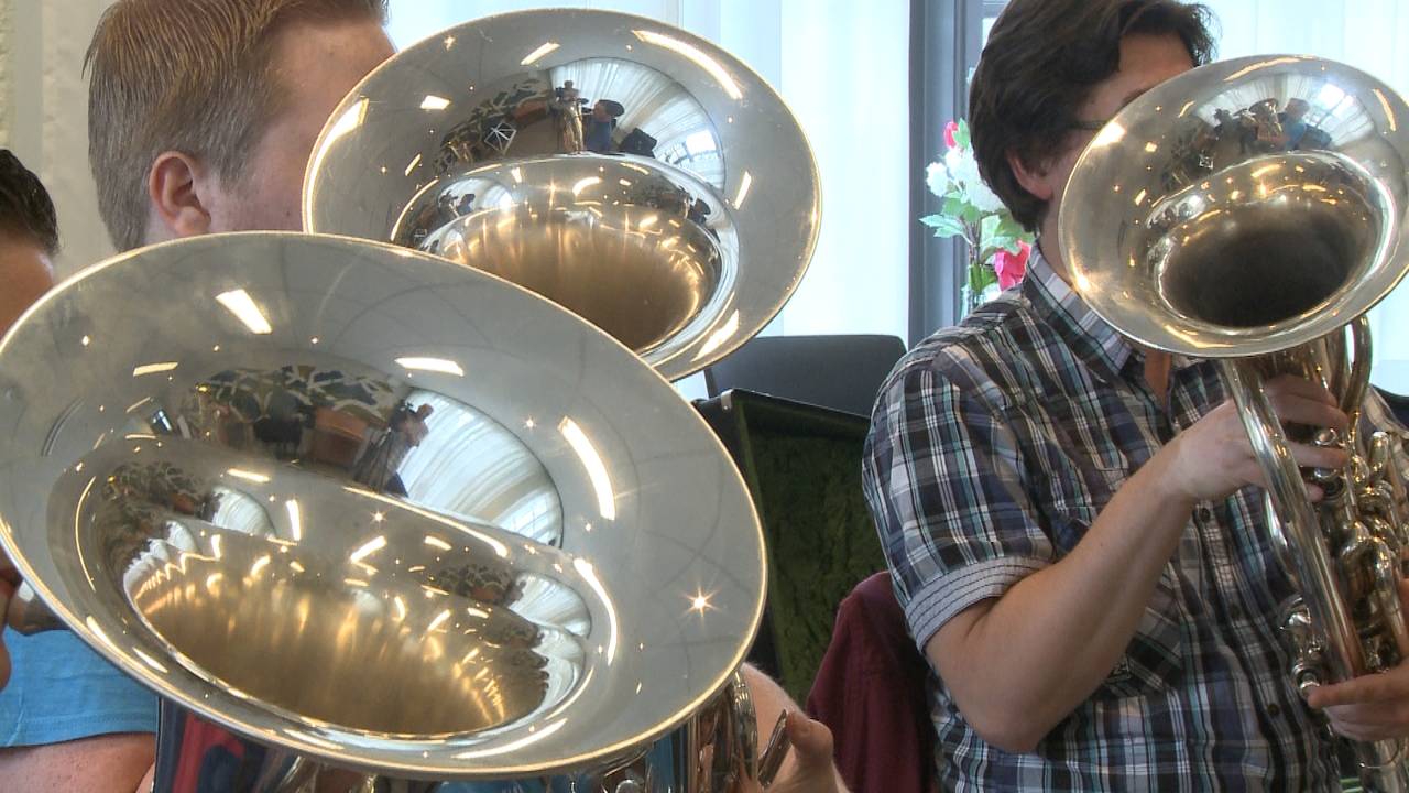De beroeps van de Philharmonie werken samen met Brabantse amateurorkesten