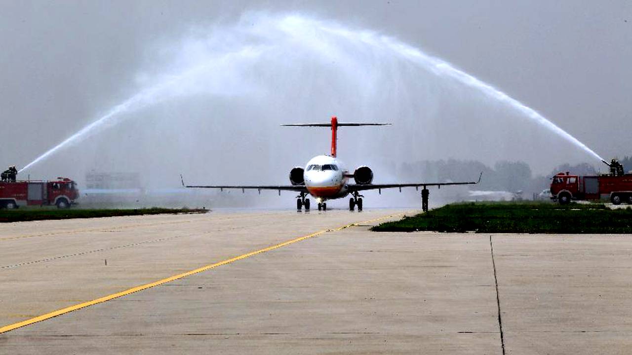 Een toestel van het type ARJ21-700